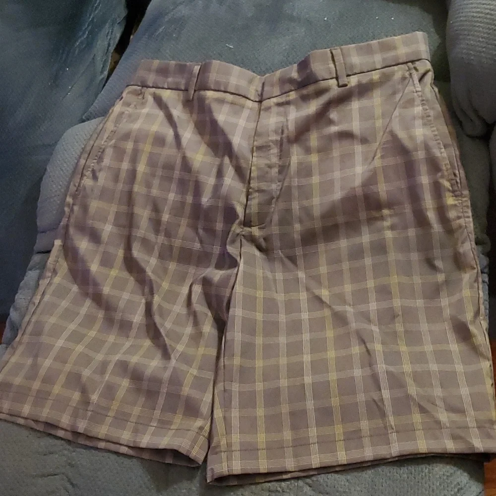 Walter Hagen men's plaid golf shorts size 34